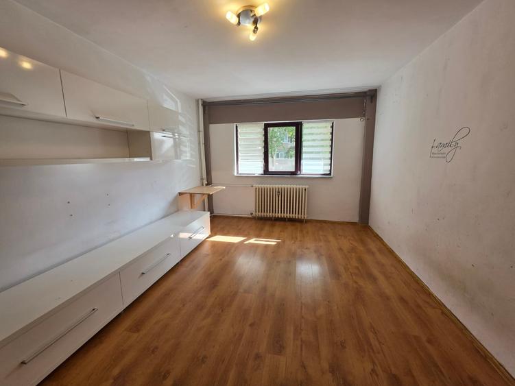 Apartament cu 2 camere decomandat în Titan