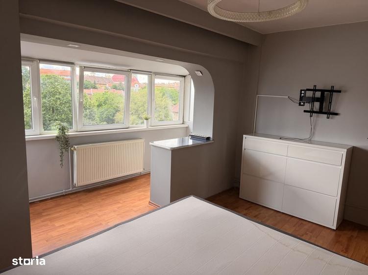 Apartament cu 3 camere în Tineretului