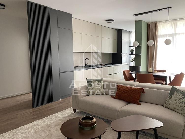 Apartament cu 3 camere semidecomandat în Aradului