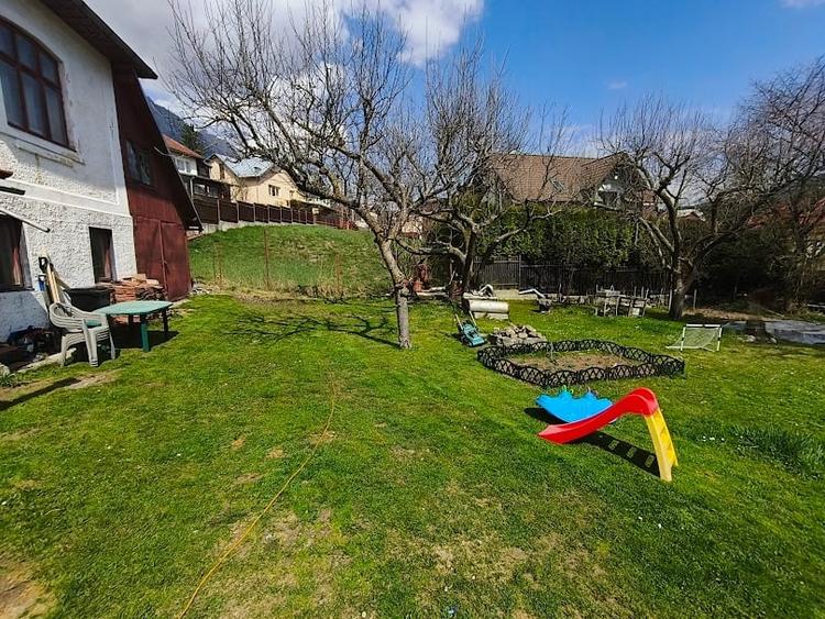 Casă individuală cu 6 camere cu Canalizare în Poiana Țapului
