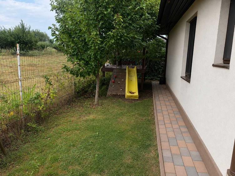 Casă cu 4 camere în Balciu
