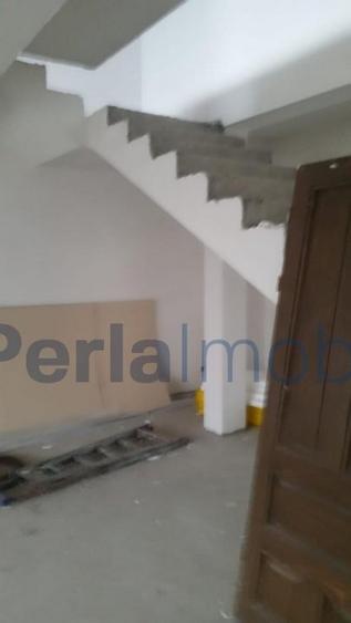 Casă individuală cu 4 camere cu Canalizare în Sud