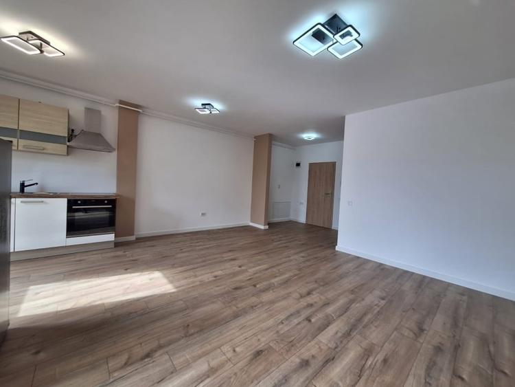 Apartament cu 2 camere semidecomandat, mobilat în Florești — fotografia 3