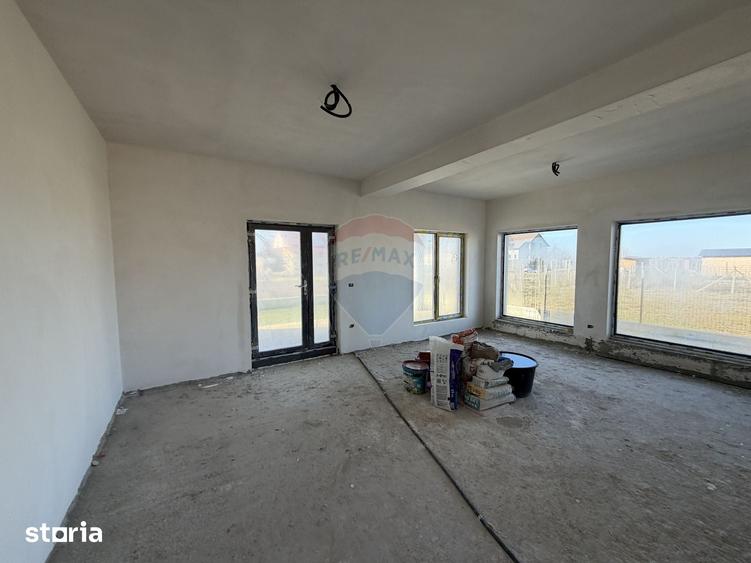Casă cu 4 camere cu Teren 470 Mp în Câmpineanca