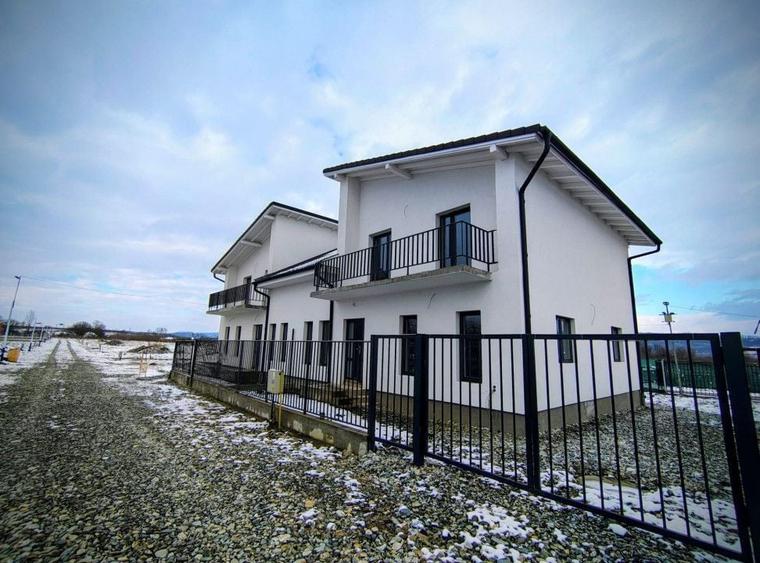 Casă individuală cu 4 camere cu Canalizare în Mohu