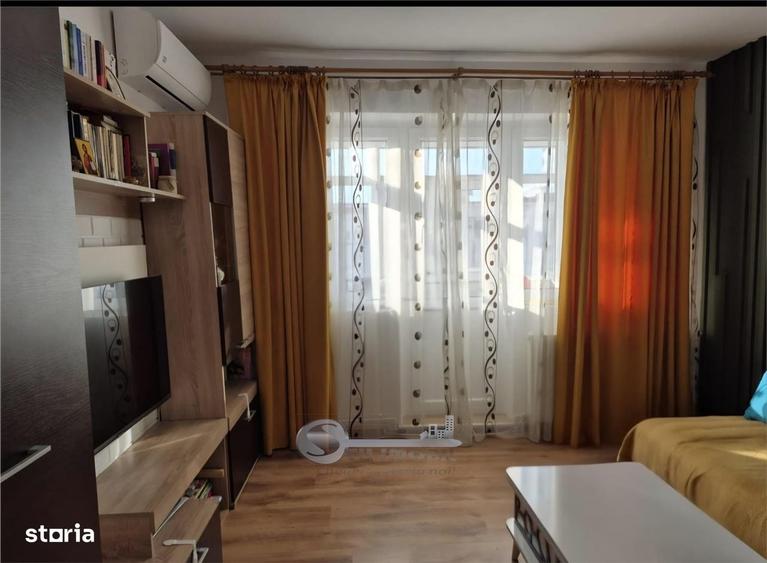 Apartament cu 3 camere decomandat în Alexandru cel Bun