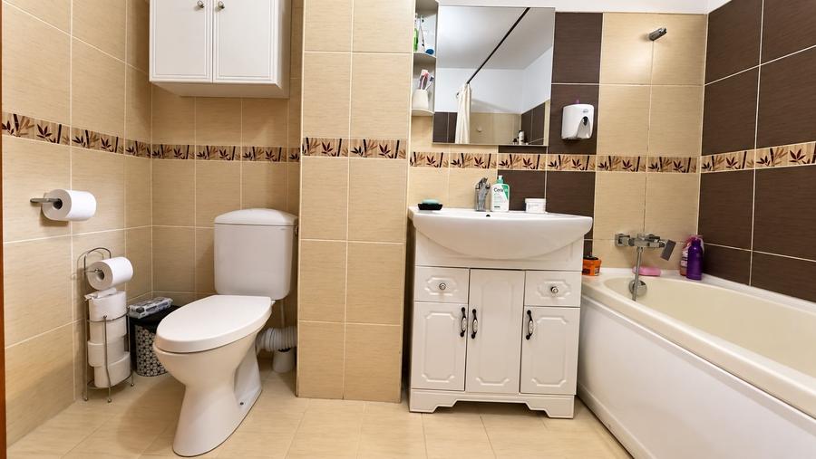 Apartament cu 3 camere semidecomandat în Braytim