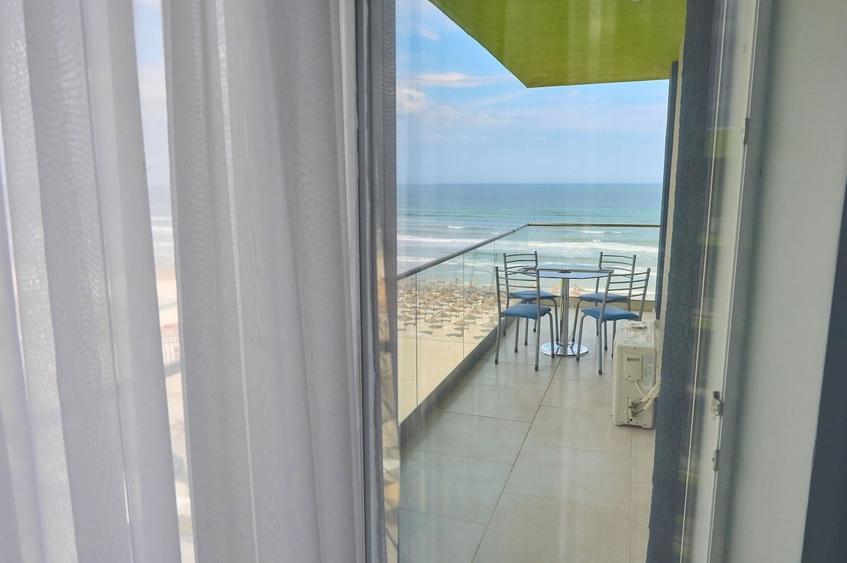 Apartament cu 3 camere decomandat în Mamaia-Sat