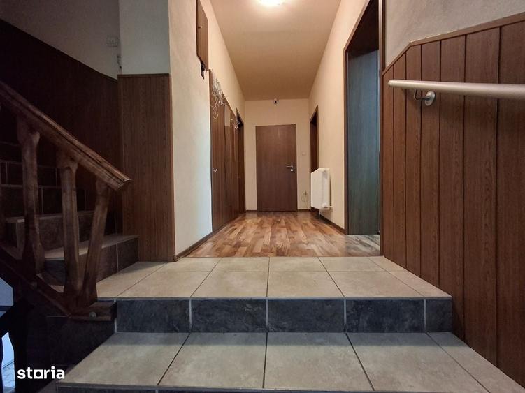 Casă cu 4 camere în Gușterița