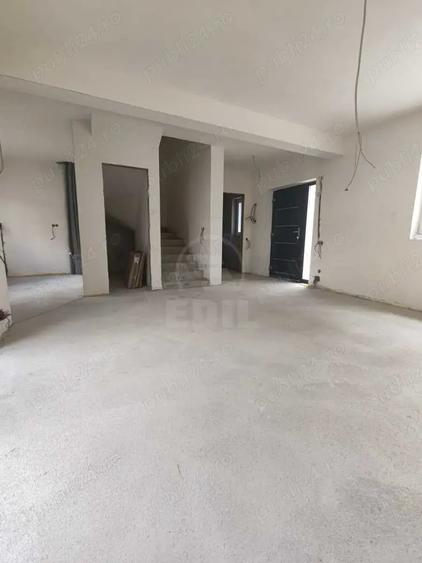 Casă cu 4 camere cu Teren 200 Mp în Florești