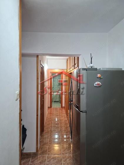 Apartament cu 3 camere decomandat în Cuza