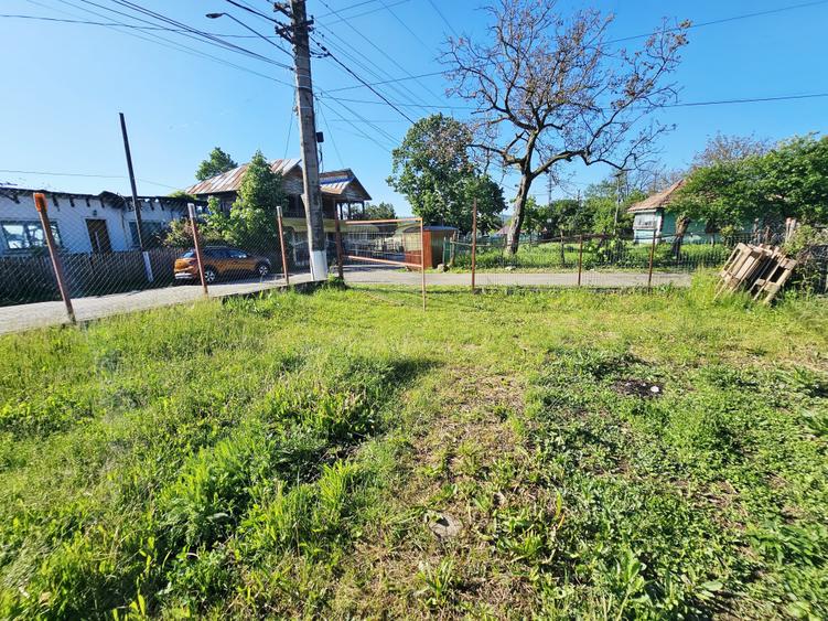 Teren Construcții intravilan de 1000 mp, în Lapoș