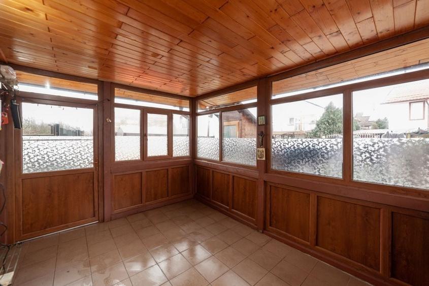 Casă individuală cu 5 camere cu Canalizare în Est