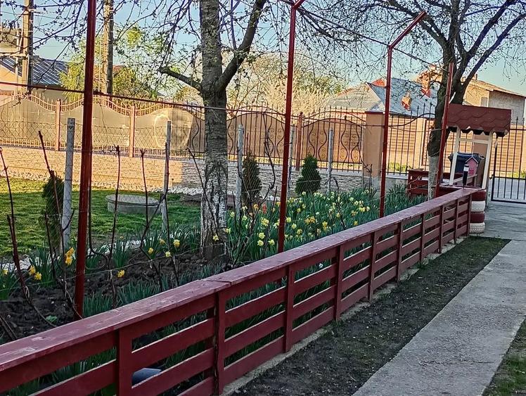 Casă cu 5 camere cu Teren 742 Mp în Brătășanca