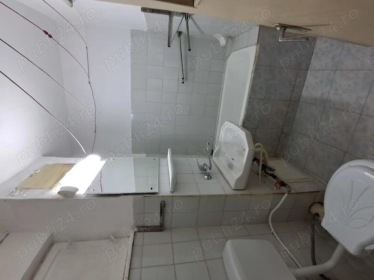 Apartament cu 3 camere decomandat în Mihai Bravu