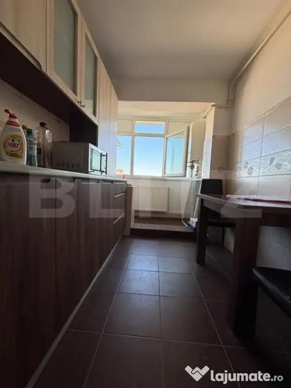 Apartament cu 2 camere decomandat în Micro 6