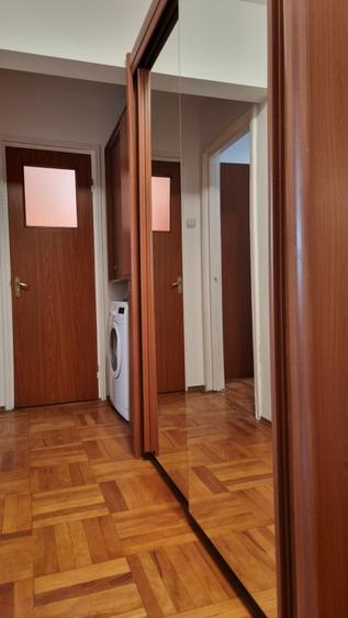 Apartament cu 3 camere decomandat în Roșu