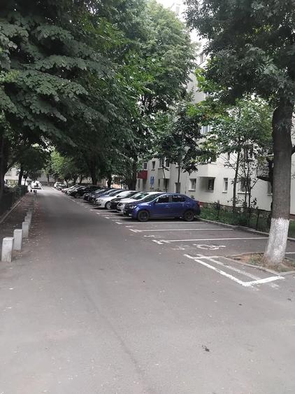 Apartament cu 2 camere semidecomandat în Berceni