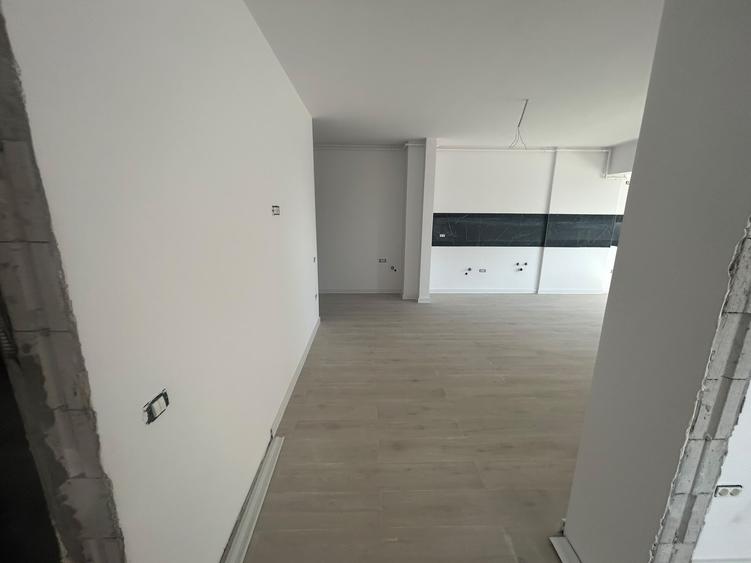 Apartament cu 3 camere semidecomandat în Central