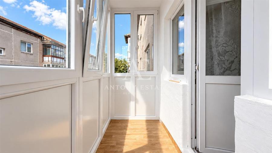 Apartament cu 3 camere semidecomandat în Cantemir