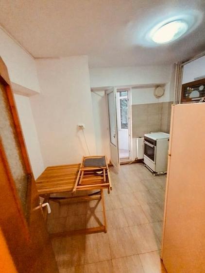 Garsonieră decomandată în Calea Călărașilor