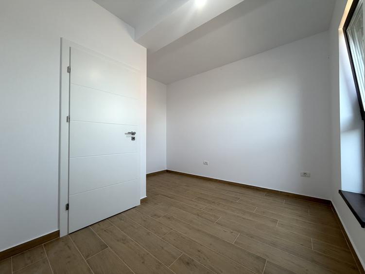 Duplex cu 4 camere cu Canalizare în Covaci