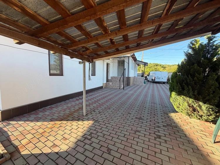 Casă cu 3 camere cu Teren 780 Mp în Exterior Vest