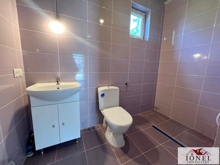 Casă individuală cu 3 camere cu Canalizare în Est