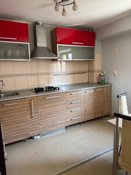 Apartament cu 3 camere decomandat, mobilat în Calea Călărașilor