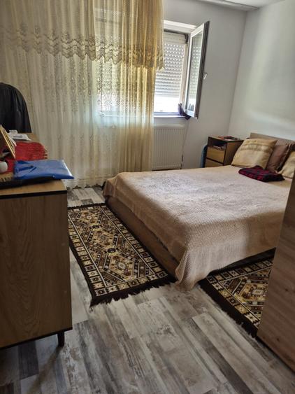 Apartament cu 3 camere decomandat în Exterior Vest