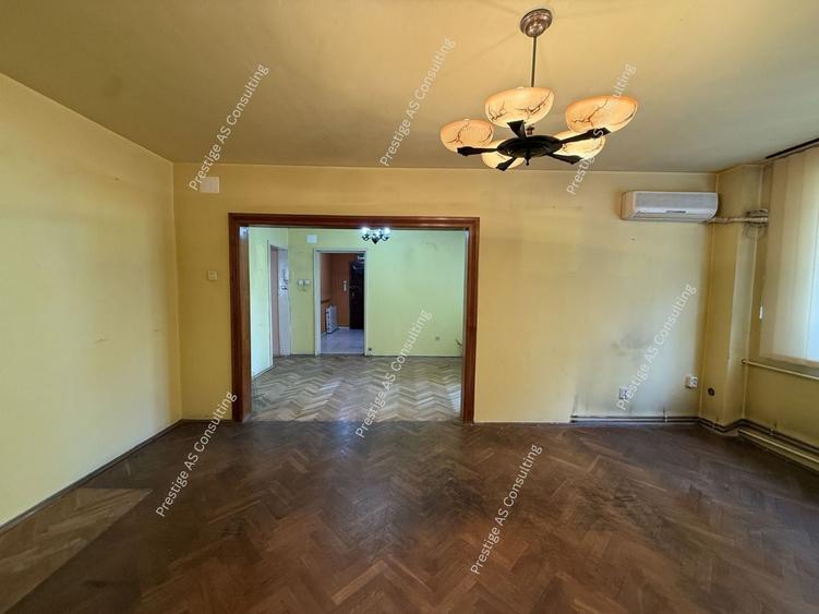 Apartament cu 4 camere decomandat în Central