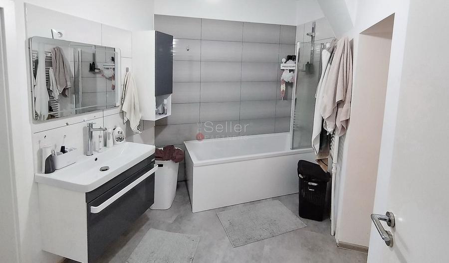 Casă individuală cu 6 camere cu Canalizare în Brașovul Vechi