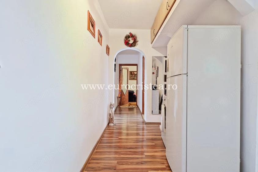 Apartament cu 4 camere semidecomandat în Central