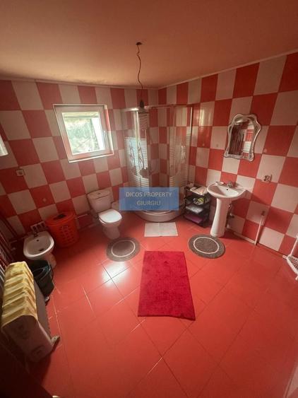 Casă individuală cu 3 camere cu Canalizare în Casa Cărții