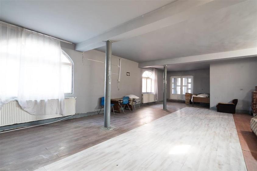 Casă cu 4 camere cu Teren 691 Mp în Central