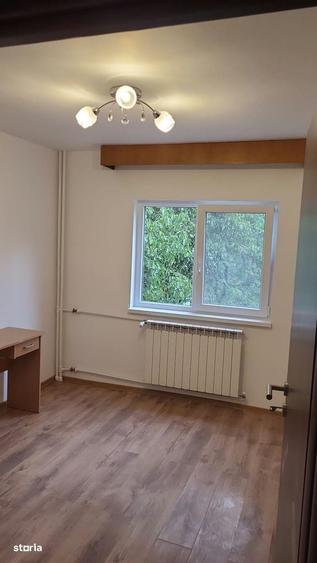 Apartament cu 3 camere decomandat în Virtuții