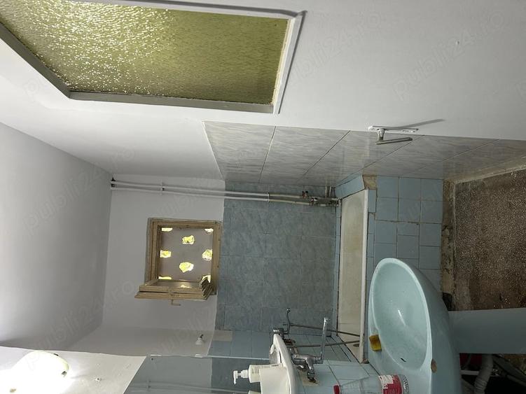 Apartament cu 3 camere semidecomandat în Găvana