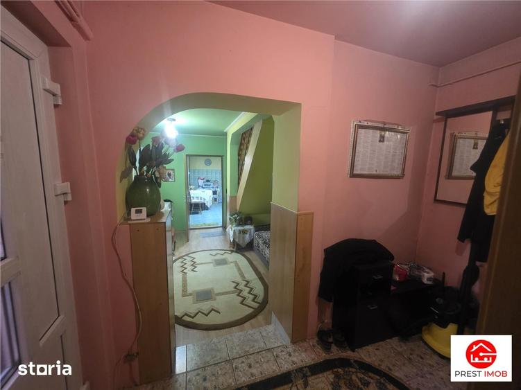 Casă cu 6 camere cu Teren 250 Mp în 22 Decembrie 1989