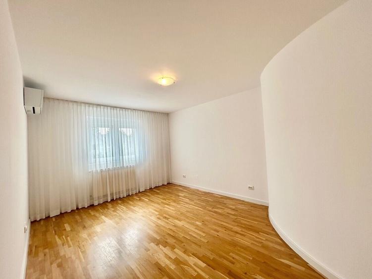 Casă individuală cu 8 camere cu Piscina în Iancu Nicolae