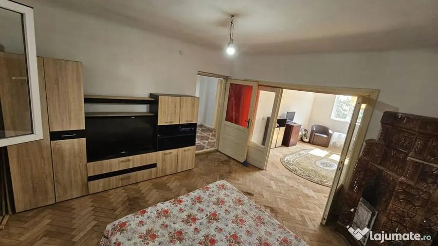 Casă cu 2 camere cu Teren 781 Mp în Central