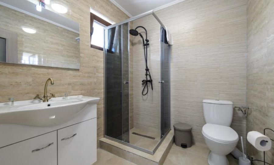 Casă cu 20 camere cu Teren 550 Mp în Central
