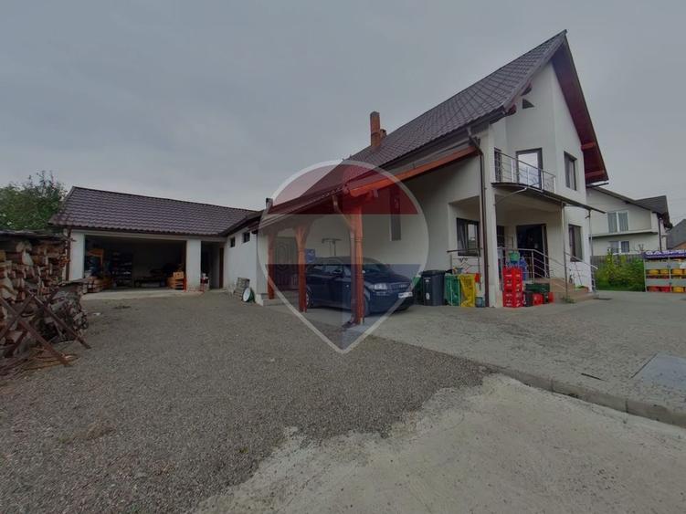 Casă individuală cu 4 camere cu Teren 622 Mp în Ieud