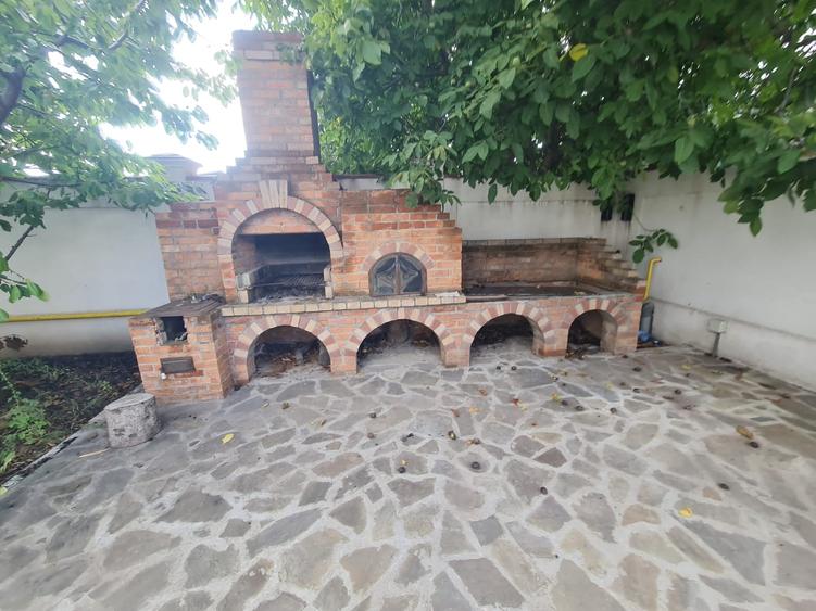 Casă individuală cu 5 camere cu Canalizare în Nord