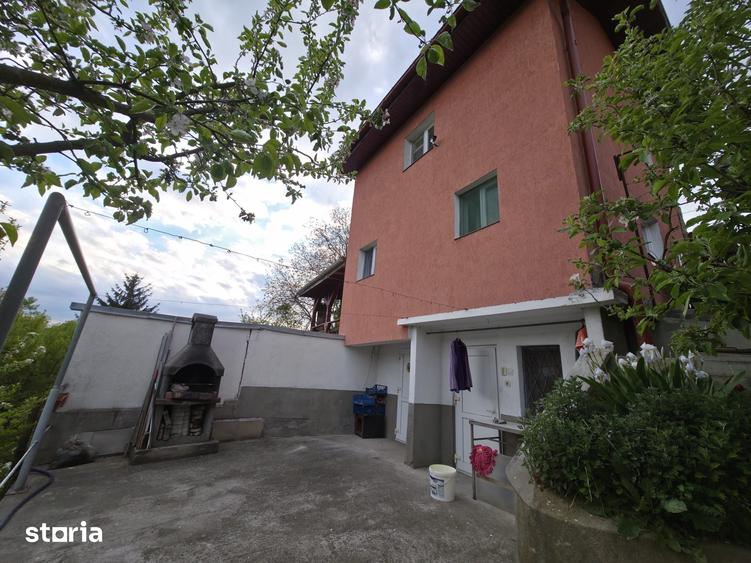 Casă cu 5 camere cu Teren 1000 Mp în Dâmbu Pietros