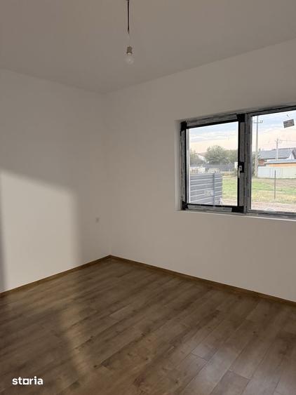 Casă cu 4 camere cu Teren 600 Mp în Holboca