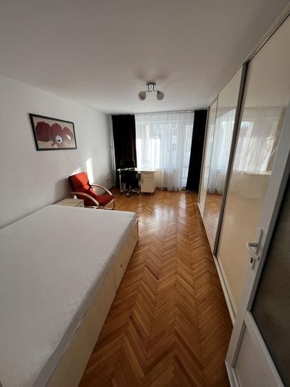 Apartament cu 4 camere decomandat în 7 Noiembrie