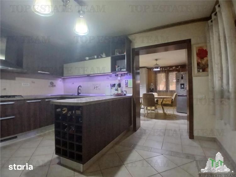 Casă cu 5 camere decomandat cu Teren 500 Mp în Central