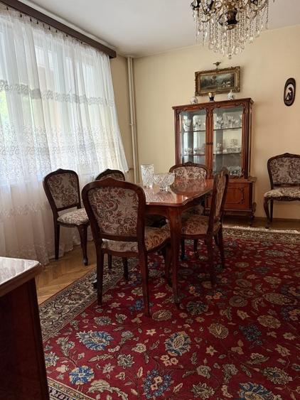 Apartament cu 3 camere semidecomandat în Colentina