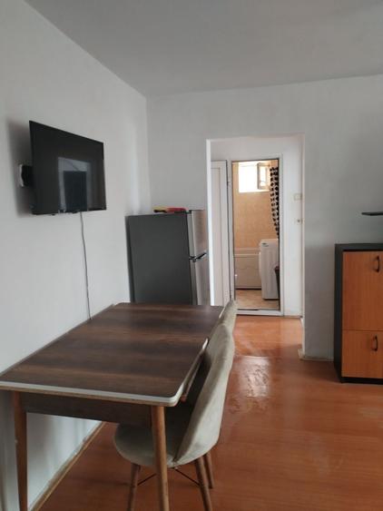 Apartament cu 3 camere semidecomandat în Fortuna