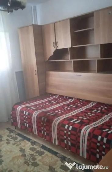 Apartament cu 2 camere decomandat în Micro 20